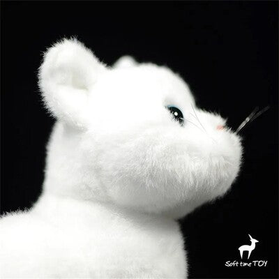Vue de profil tĂȘte de la peluche rĂ©aliste chat blanc