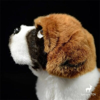 Vue de profil de la tĂȘte de la Peluche rĂ©aliste chien Saint-Bernard