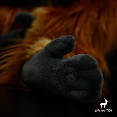 Dans le monde d'Animalia, la peluche orang-outan incarne la sagesse avec une touchante vérité