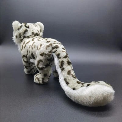 Vue 3/4 arrière de la peluche réaliste Bébé Léopard des Neiges